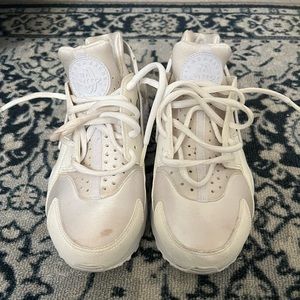 NIKE HUARACHES White